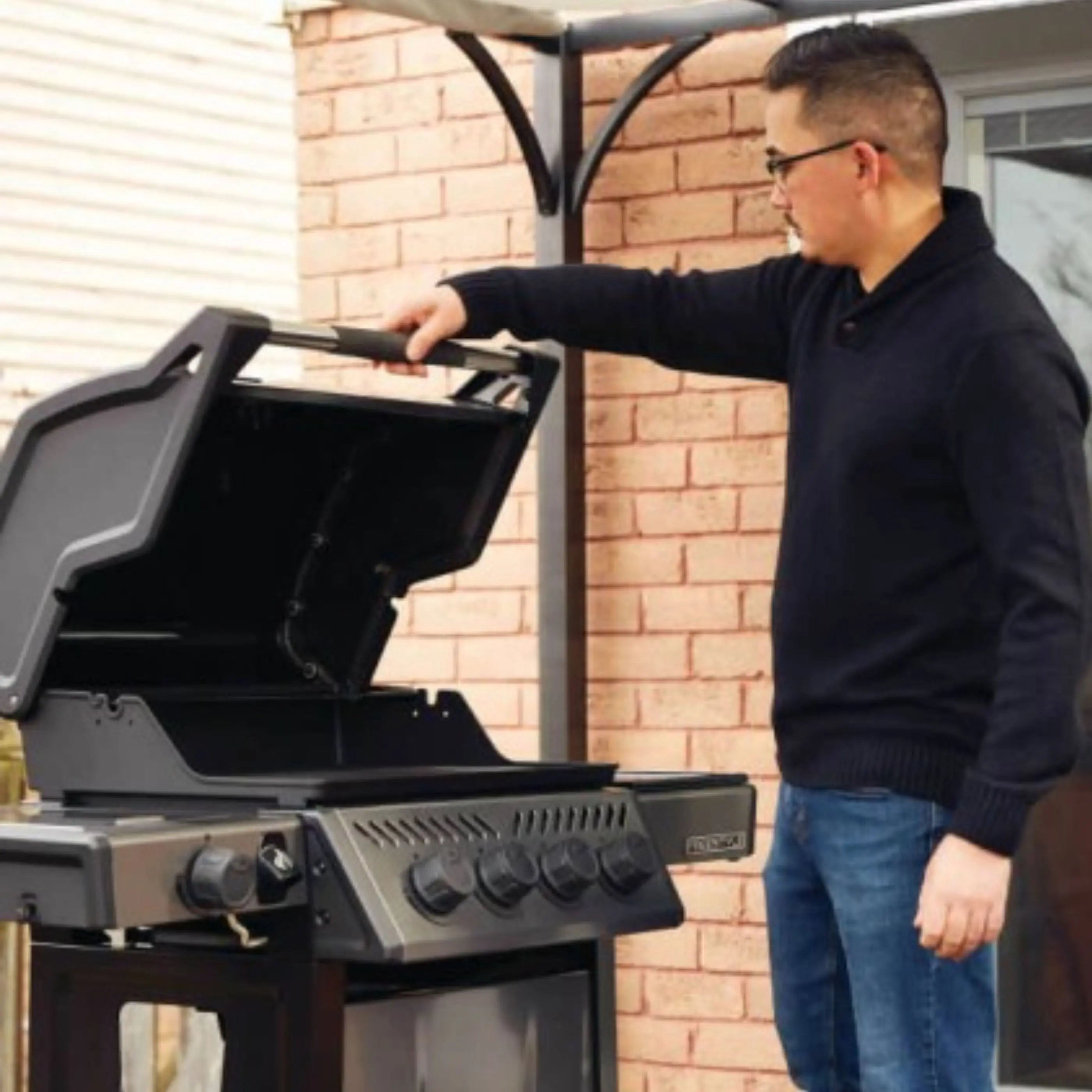 Napoleon FREESTYLE 425 SIB Gas BBQ with Infrared Side Burner