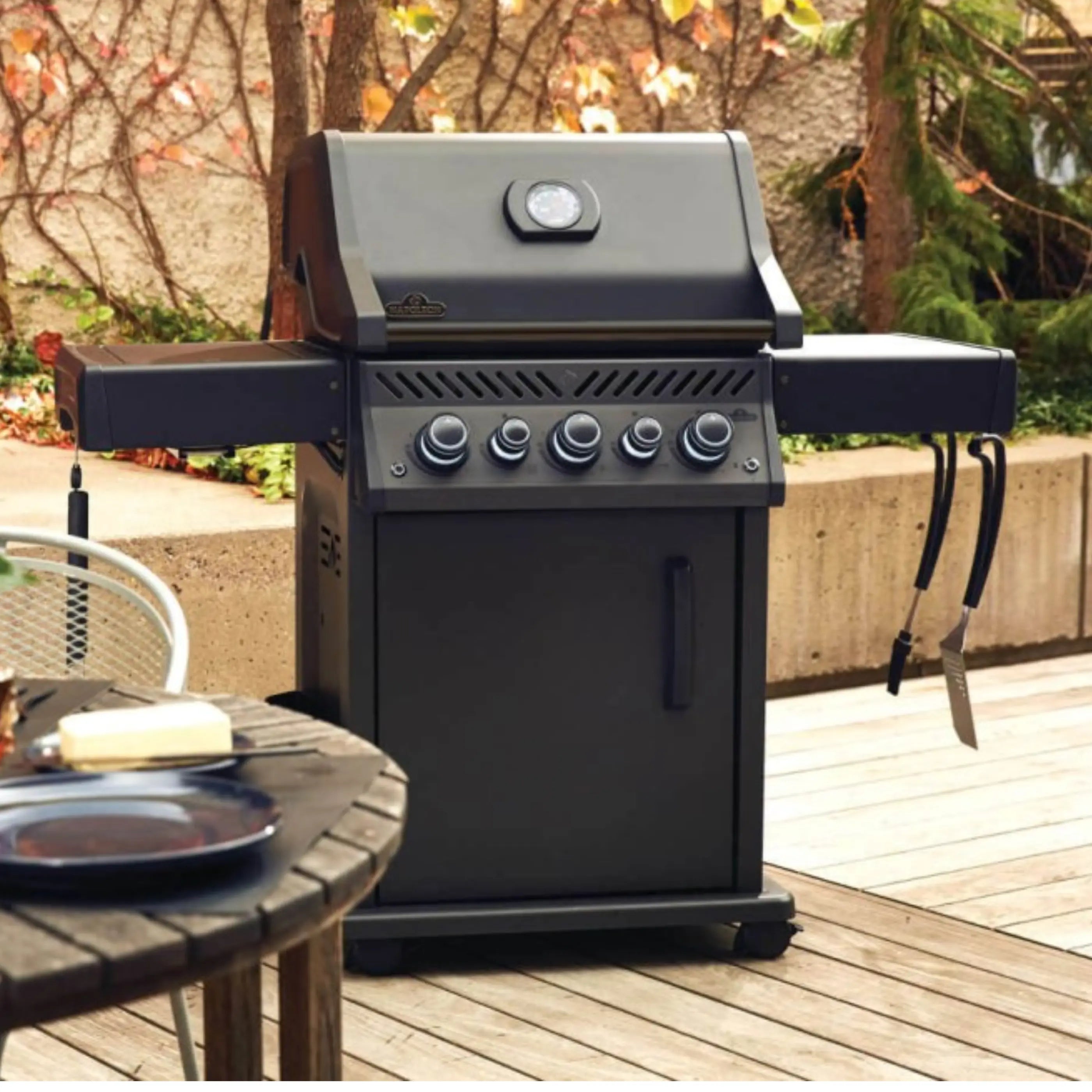 Napoleon PHANTOM Rogue SE 425 RSIB Gas BBQ