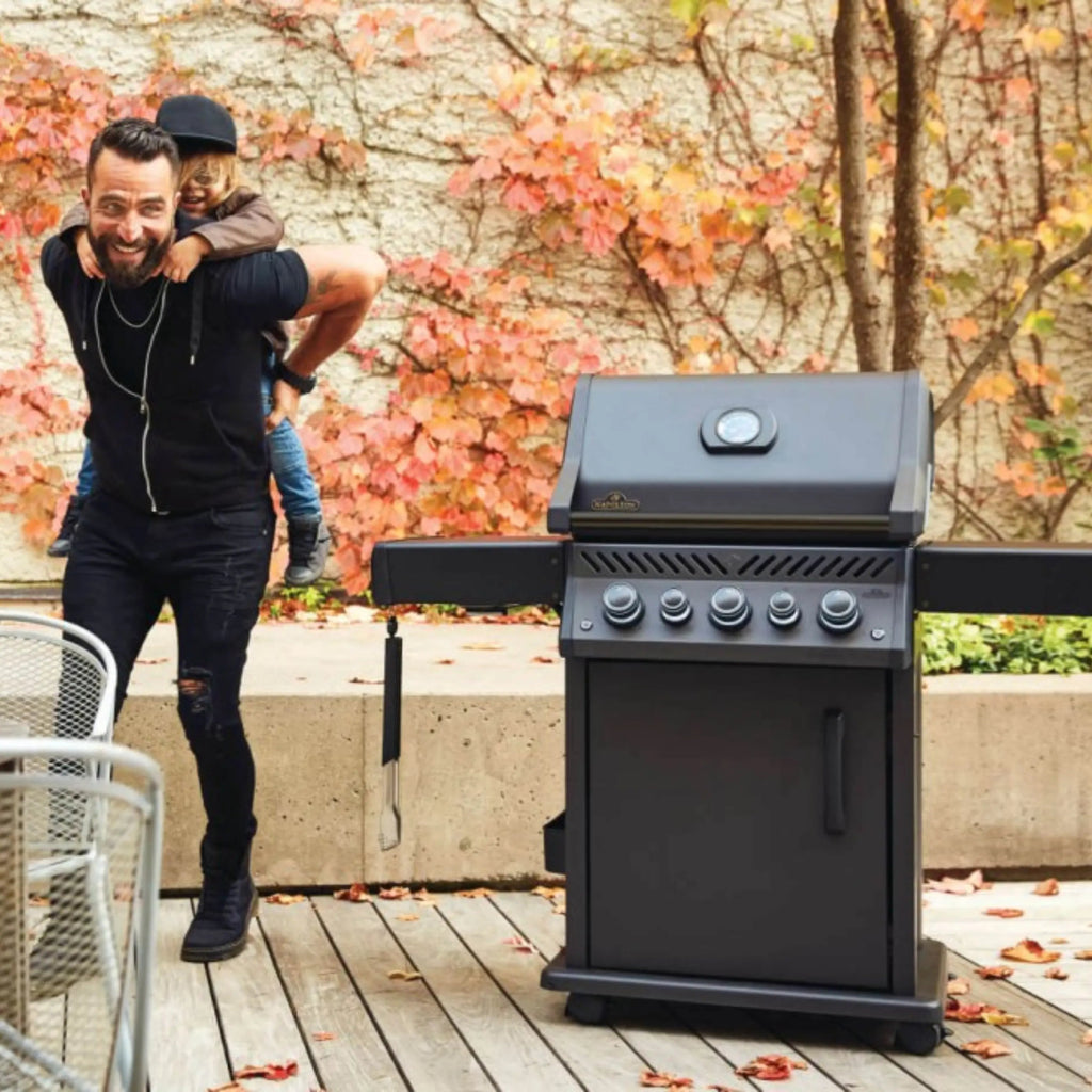 Napoleon PHANTOM Rogue SE 425 RSIB Gas BBQ