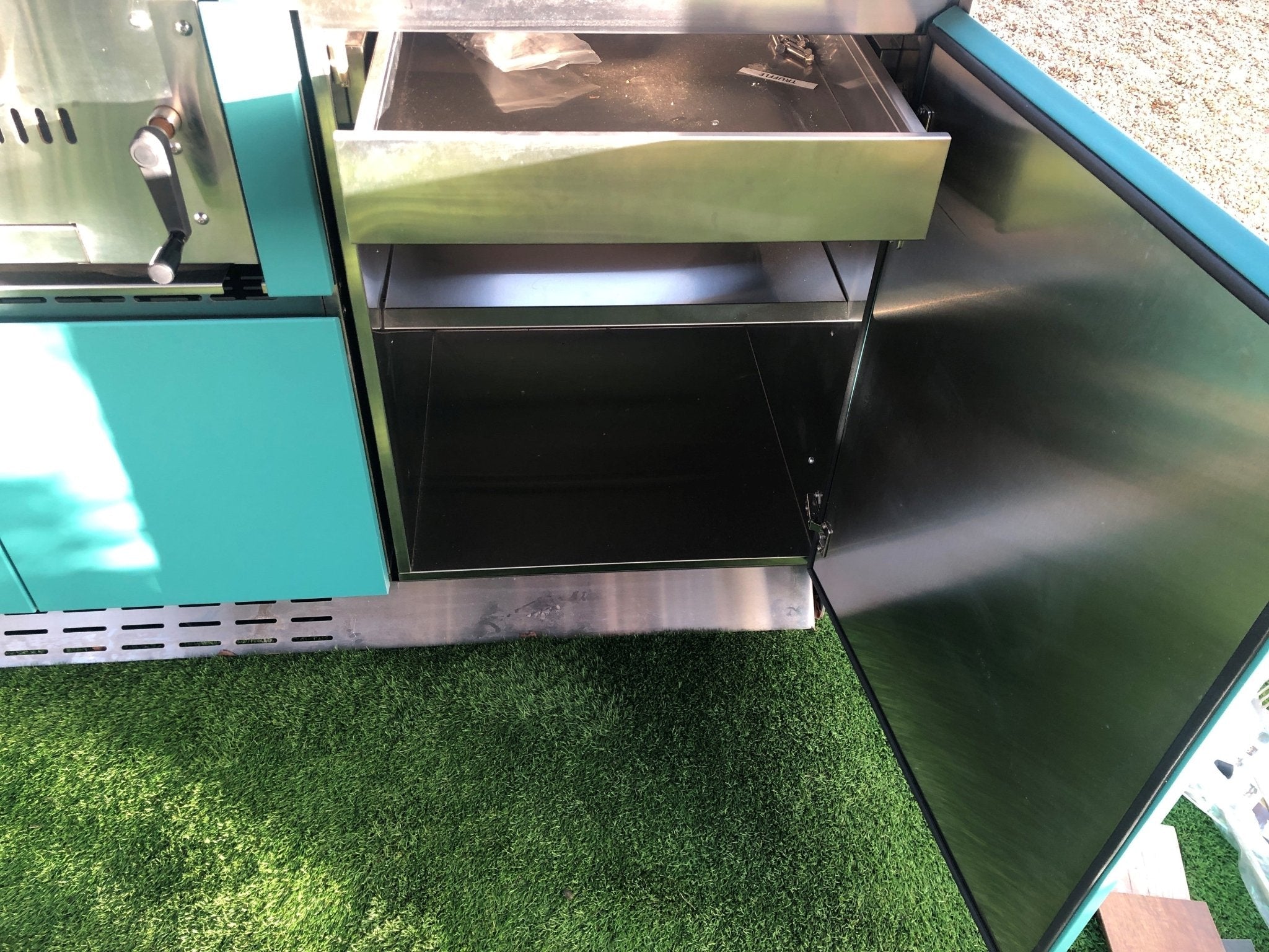 Ex-Display OF kitchen with Bull Bison Charcoal Grill (including delivery & local installation)